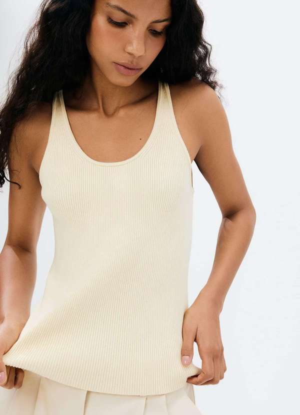 Hering - Regata Feminina Slim em Trico Leve Bege