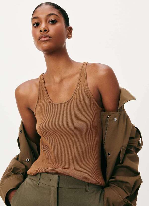 Hering - Regata Feminina Slim em Trico Leve Marrom