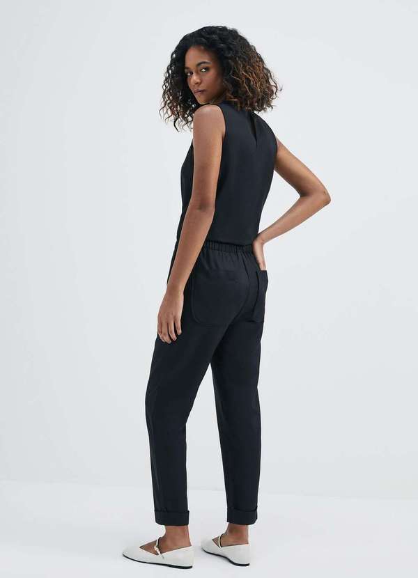 Hering - Calca Feminina Carrot Cintura Alta em Viscose Creponada Preto 4