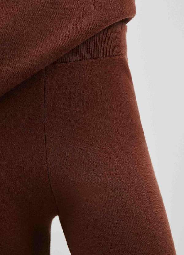 Hering - Calca Feminina Reta Cintura Alta em Trico Marrom 4