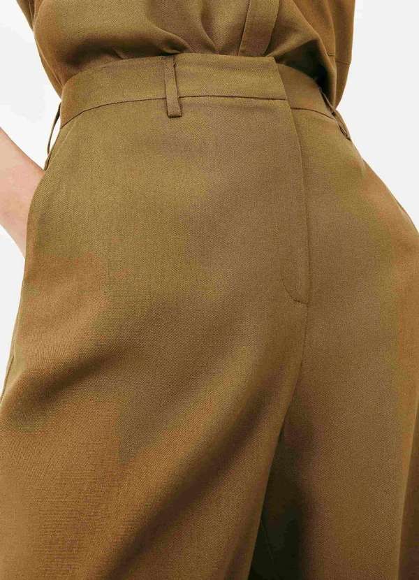 Hering - Calca Feminina Reta em Tecido Rustico Marrom 2