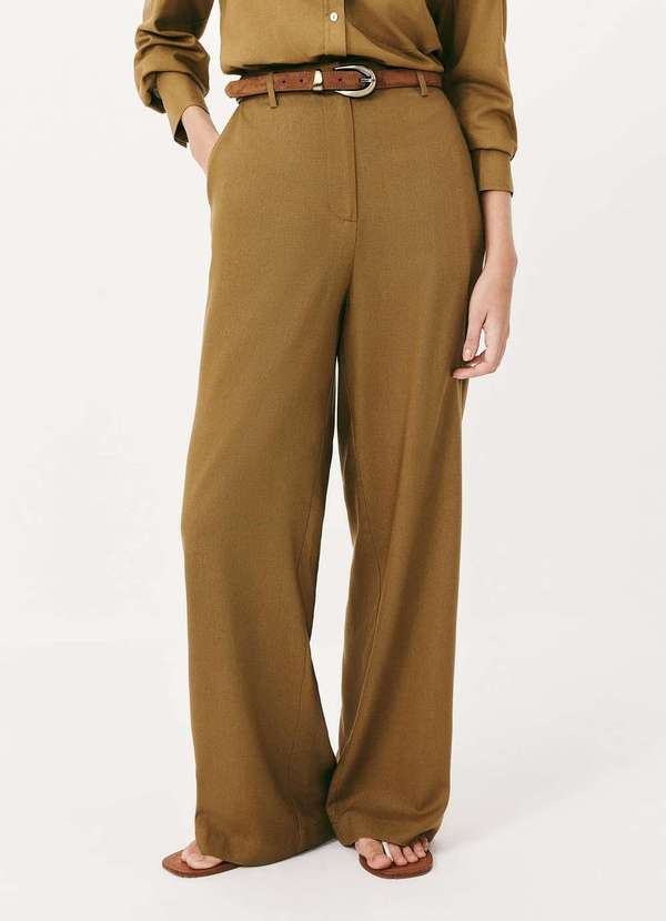 Hering - Calca Feminina Reta em Tecido Rustico Marrom 4