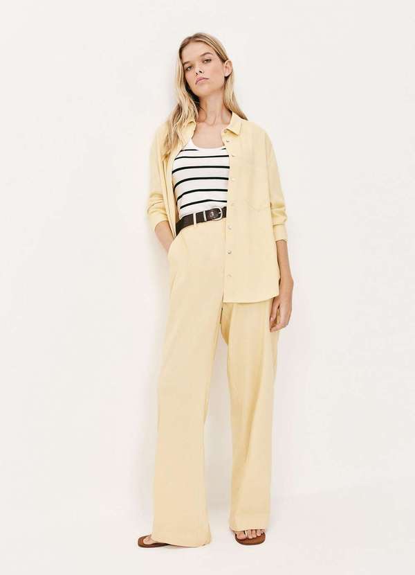 Hering - Calca Feminina Reta em Tecido Rustico Amarelo