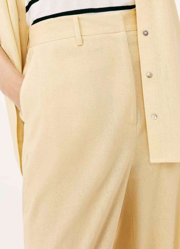 Hering - Calca Feminina Reta em Tecido Rustico Amarelo 2