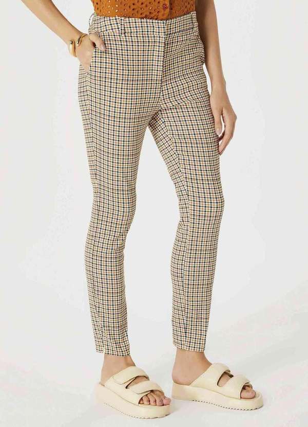 Hering - Calca Feminina Slim em Alfaiataria Marrom 2