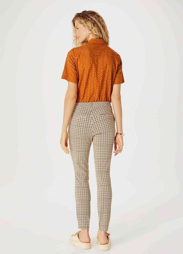 Hering - Calca Feminina Slim em Alfaiataria Marrom 3