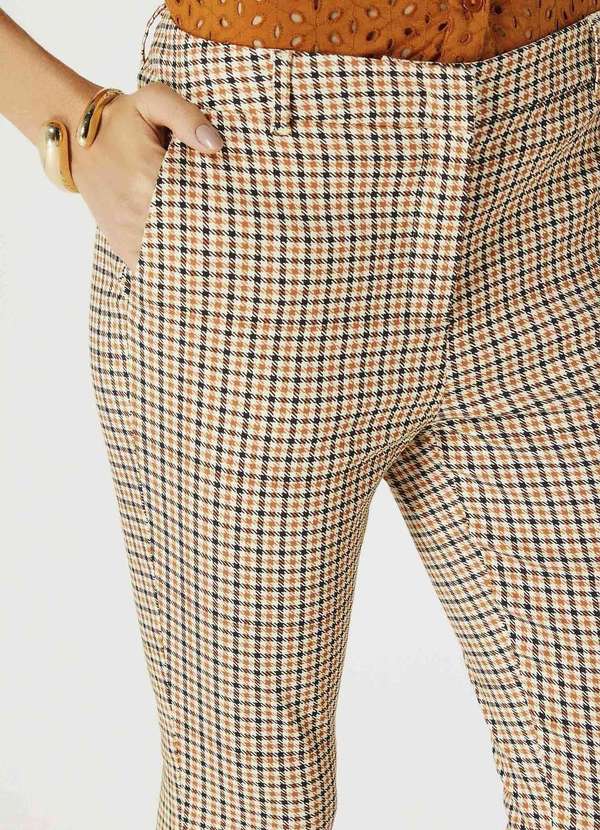 Hering - Calca Feminina Slim em Alfaiataria Marrom 4