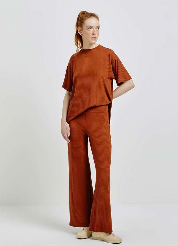 Hering - Calca Feminina Slim Flare Cintura Alta em Ribana Canelada Marrom