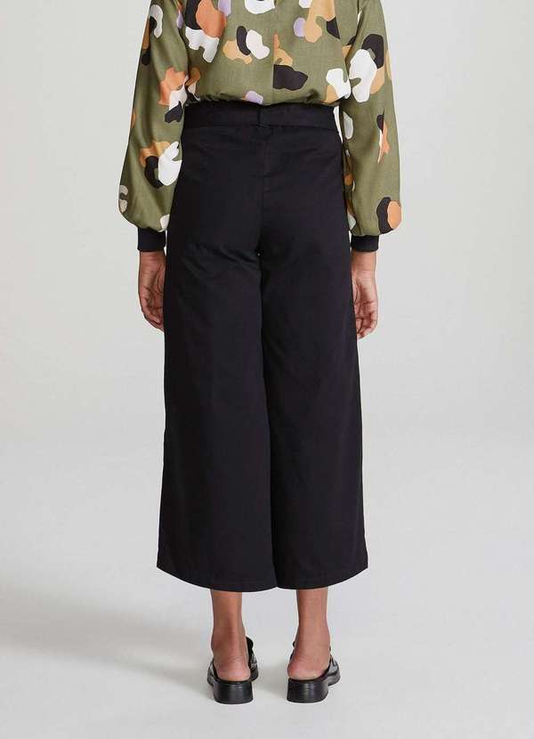 Hering - Calca Pantacourt Feminina Cintura Alta Preto 3