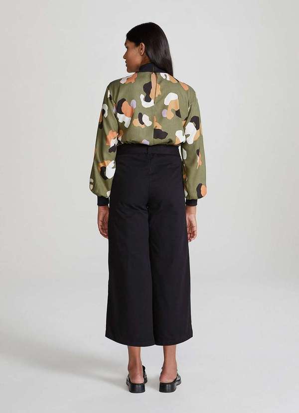 Hering - Calca Pantacourt Feminina Cintura Alta Preto 4