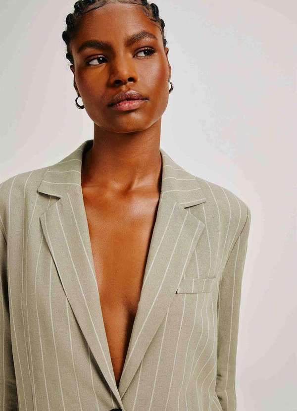 Hering - Blazer Feminino Fio Tinto em Tecido Rustico Verde 2