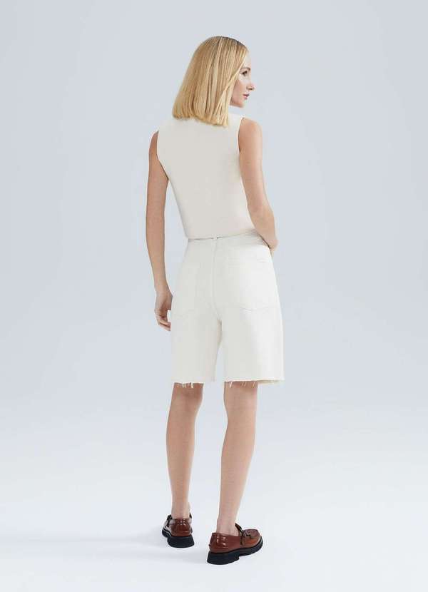 Hering - Bermuda Feminina Cintura Media em Sarja Branco 3