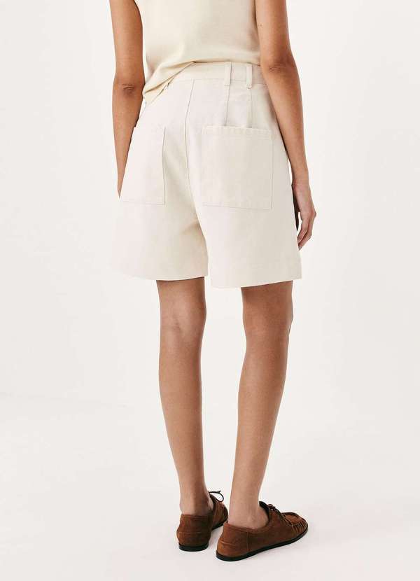 Hering - Bermuda Feminina Reta de Sarja Amarelo 3