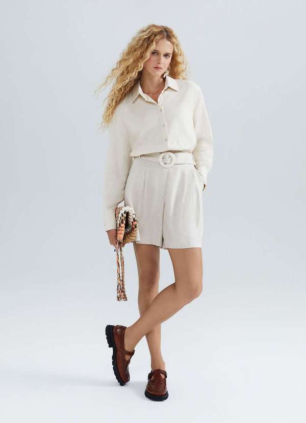 Hering - Shorts Feminino em Alfaiataria com Linho Bege