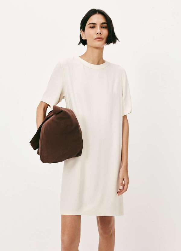 Hering - Vestido Curto em Viscose Creponada Bege