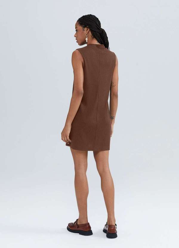 Hering - Vestido Curto Gola Alta em Ribana Marrom 3