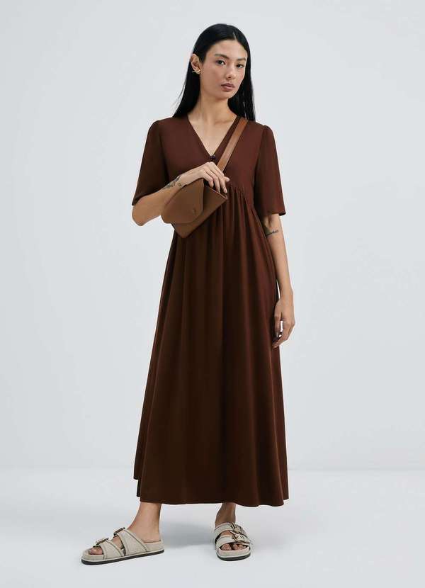 Hering - Vestido Midi Evase em Viscose Creponada Marrom