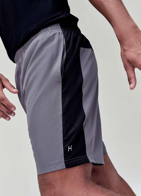 Hering - Bermuda Esportiva Masculina com Recortes Cinza