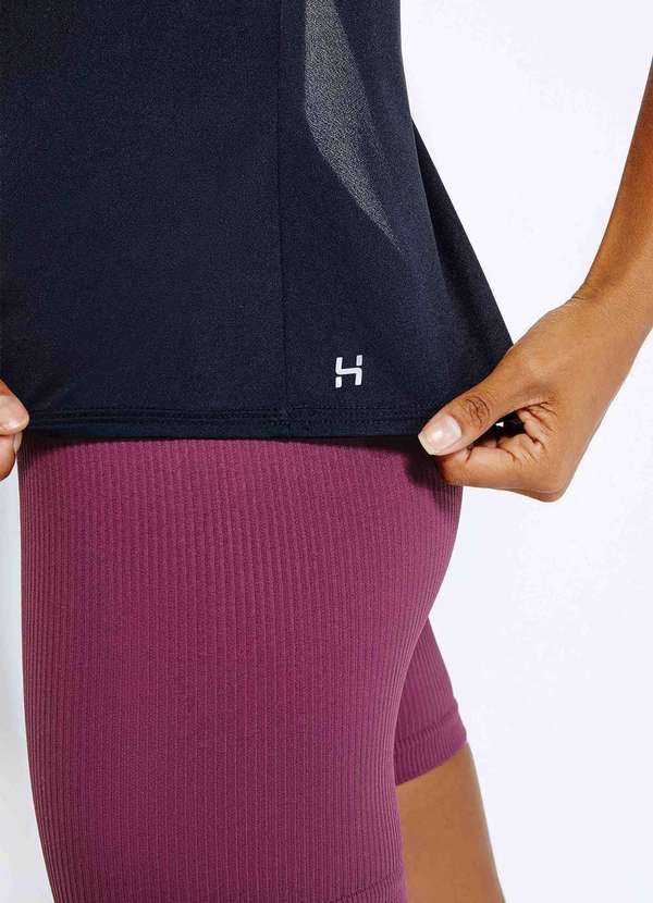 Hering - Camiseta Esportiva Feminina Manga Curta Easy Dry Preto 4