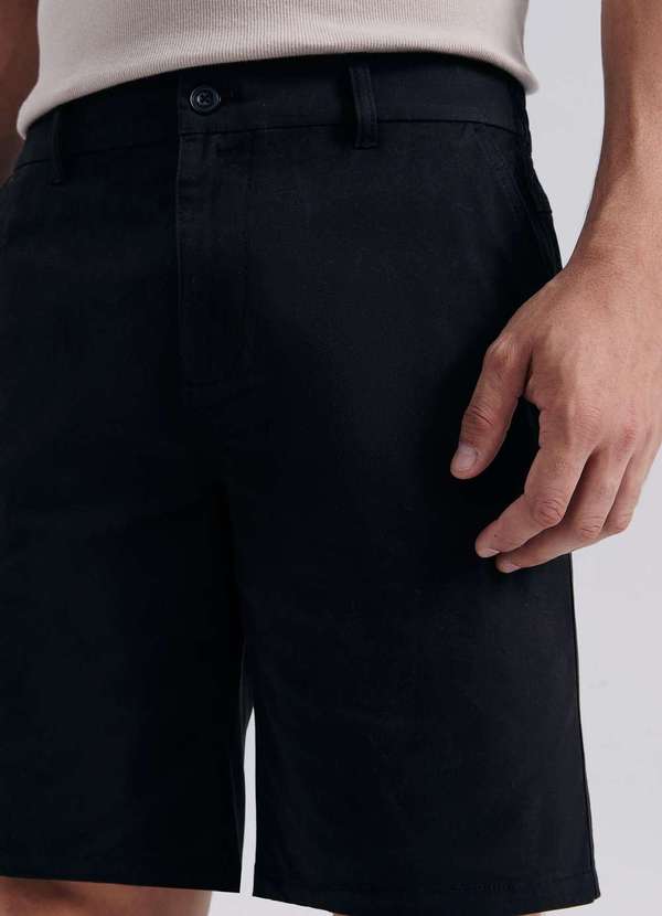 Hering - Bermuda Masculina Chino em Sarja Peletizada Preto 3