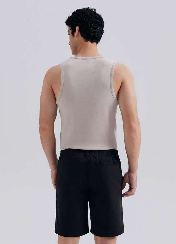 Hering - Bermuda Masculina Chino em Sarja Peletizada Preto 4