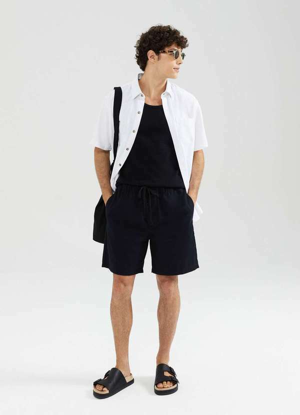 Hering - Bermuda Masculina em Sarja com Linho Preto