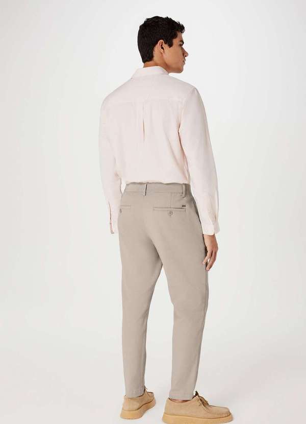 Hering - Calca em Sarja Masculina Taper Chino Peach Touch Marrom 3