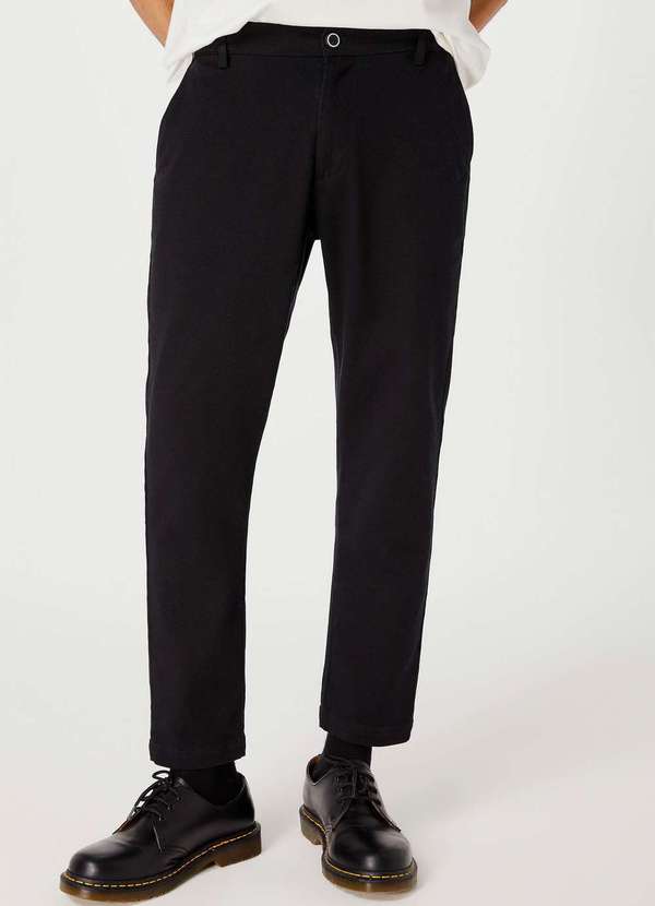 Hering - Calca em Sarja Masculina Taper Chino Peach Touch Preto 2