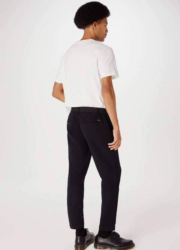 Hering - Calca em Sarja Masculina Taper Chino Peach Touch Preto 3