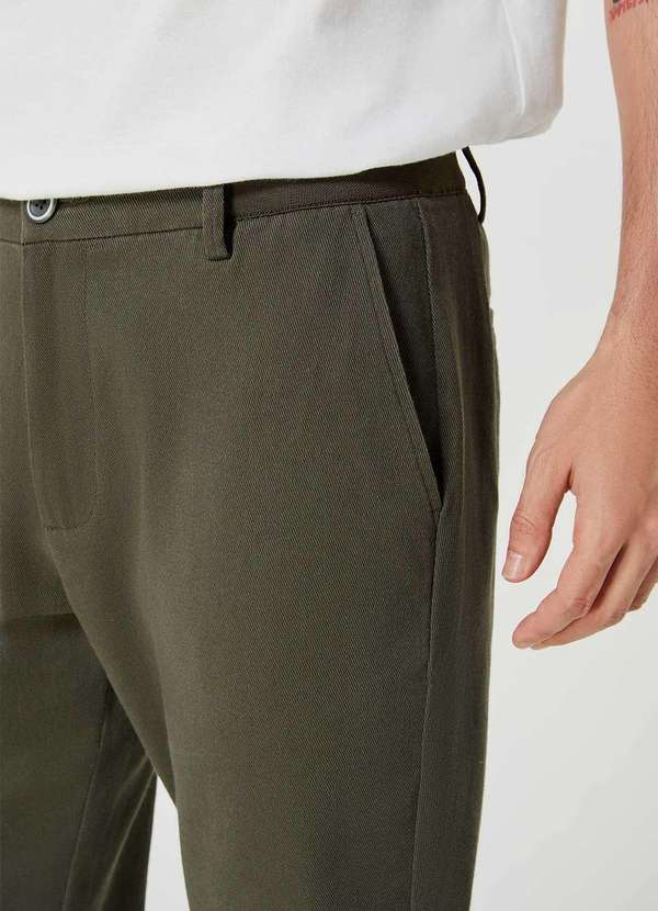 Hering - Calca em Sarja Masculina Taper Chino Peach Touch Verde 3