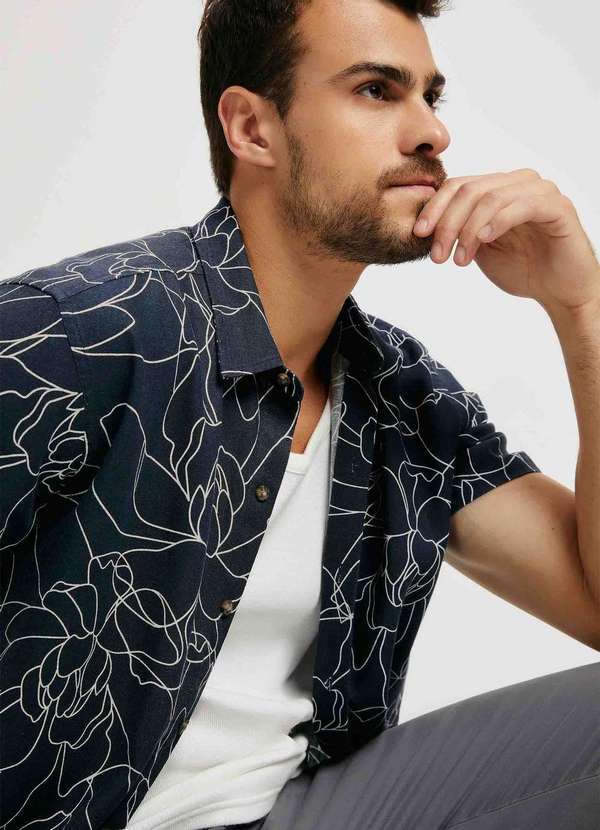 Hering - Camisa Masculina Manga Curta Estampada em Linho Azul