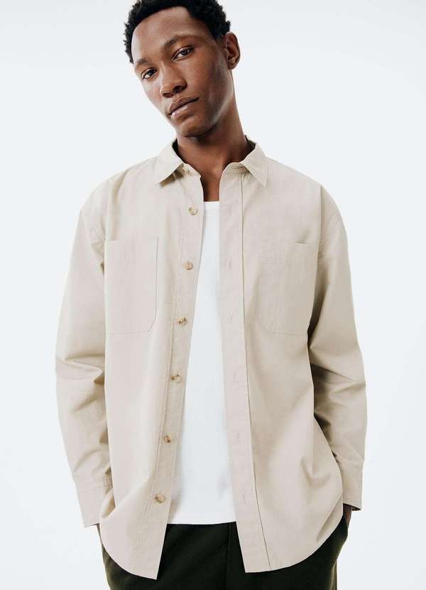 Hering - Camisa Masculina Regular com Bolso Frontal Bege