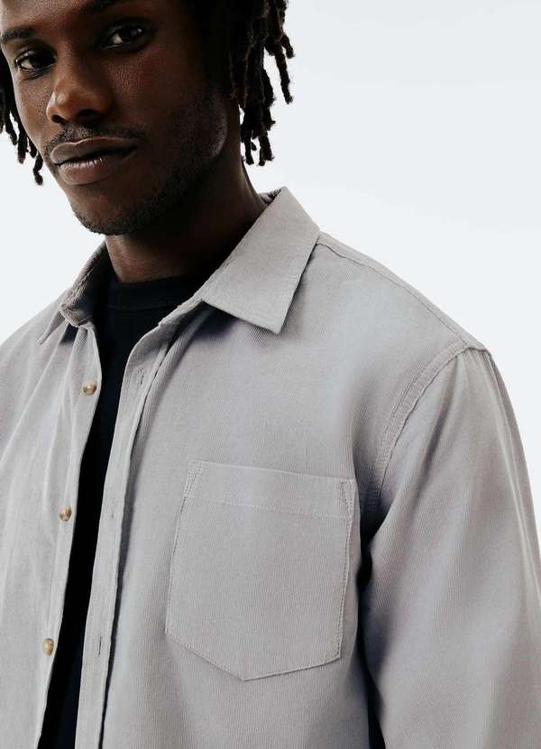 Hering - Camisa Masculina Regular em Veludo Cotele Leve Cinza 3