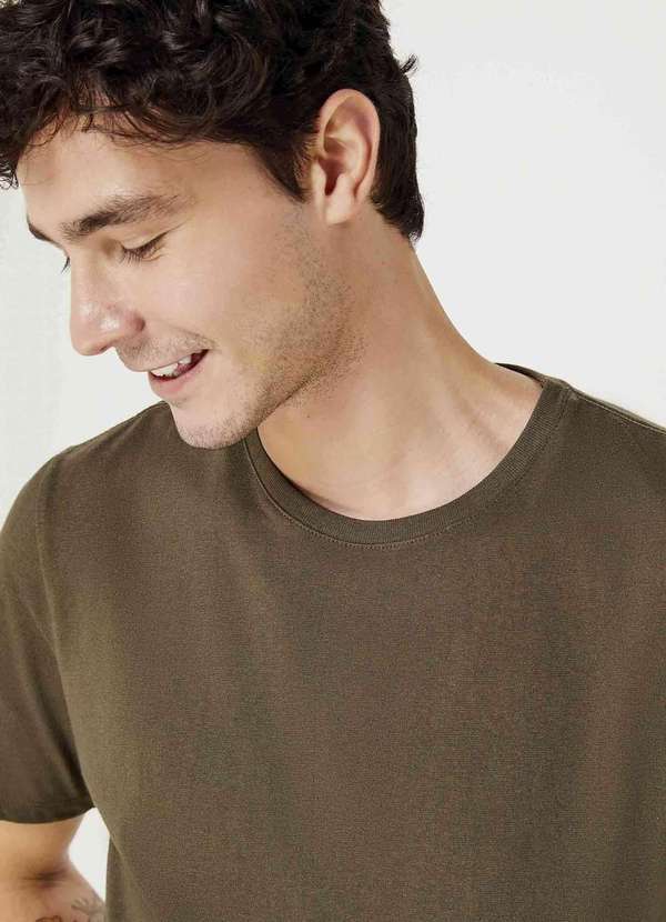 Hering - Camiseta Basica Manga Curta Masculina em Malha Verde 2