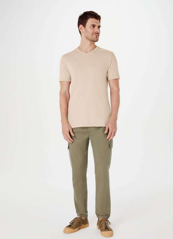 Hering - Camiseta Basica Masculina Manga Curta com Decote V World Bege 4