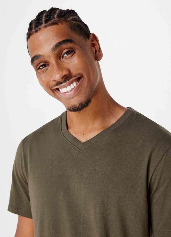 Hering - Camiseta Basica Masculina Manga Curta com Decote V World Verde 2