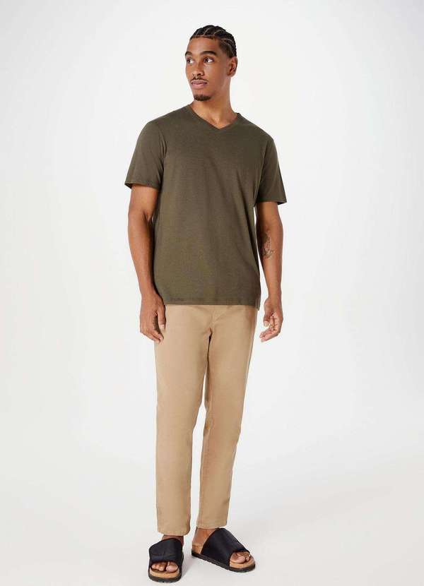 Hering - Camiseta Basica Masculina Manga Curta com Decote V World Verde 4