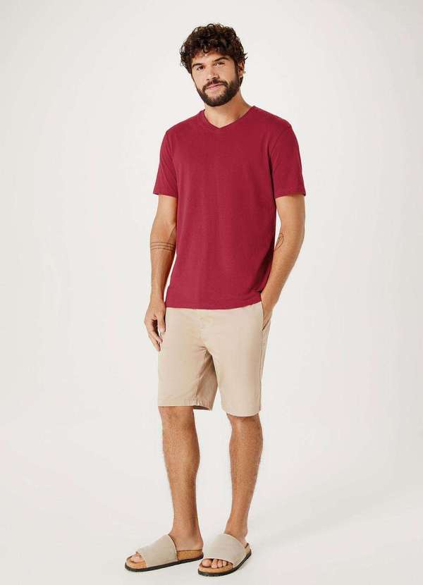 Hering - Camiseta Basica Masculina Manga Curta com Decote V World Vermelho 4