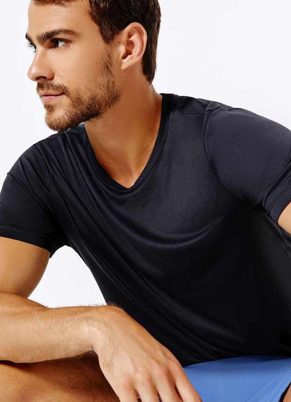 Hering - Camiseta Esportiva Masculina com Refletivo Preto