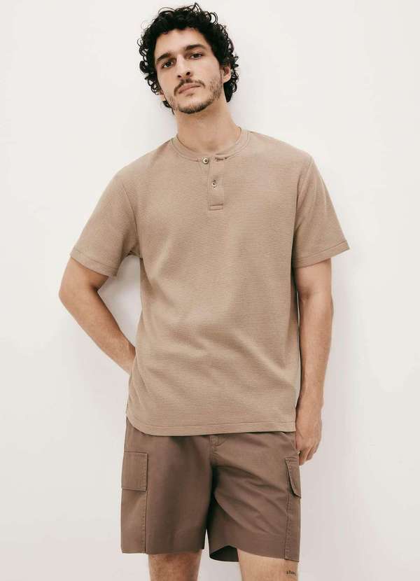 Hering - Camiseta Masculina Henley Texturizada Marrom