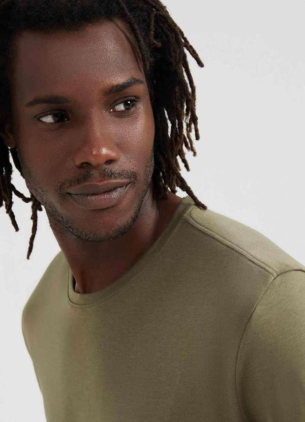 Hering - Camiseta Masculina Manga Curta Super Pima Verde 5