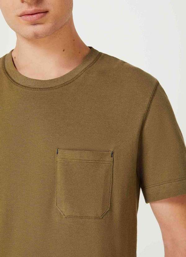 Hering - Camiseta Masculina Manga Curta Texturizada com Bolso Verde 2