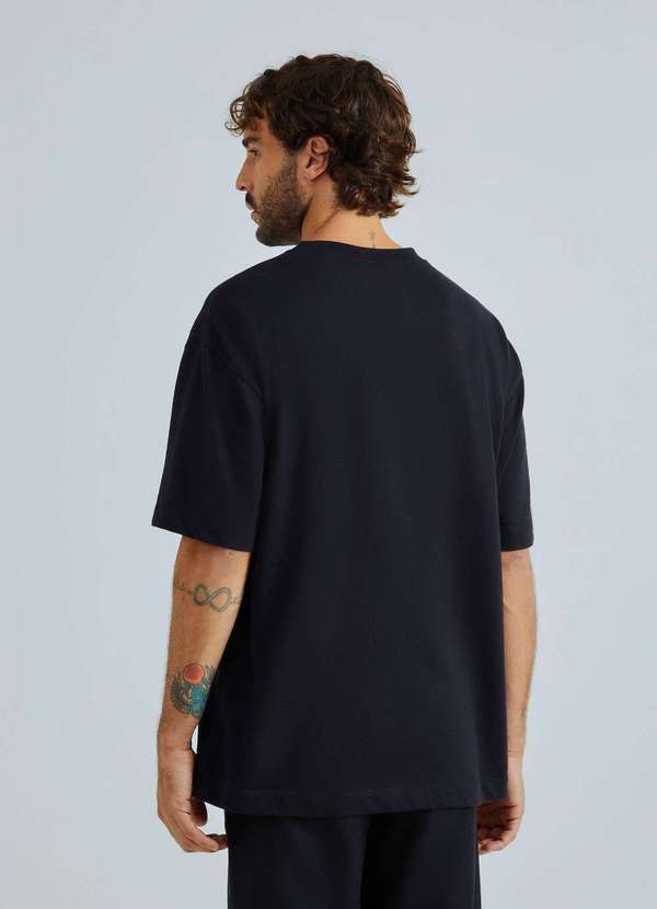 Hering - Camiseta Masculina Relaxed Manga Curta com Bordado Preto 3