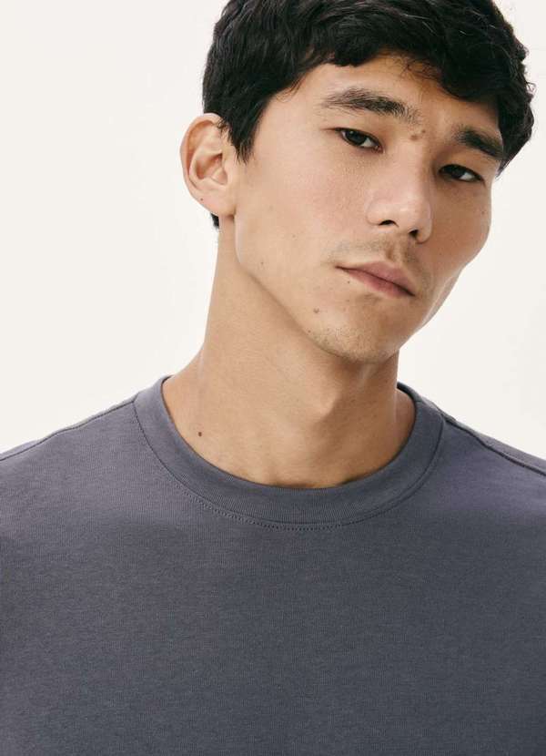 Hering - Camiseta Masculina Texturizada em Algodao Peruano Azul 2