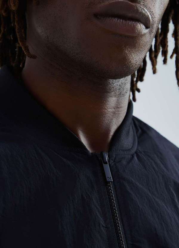 Hering - Jaqueta Basica Masculina Bomber Corta Vento Preto 2