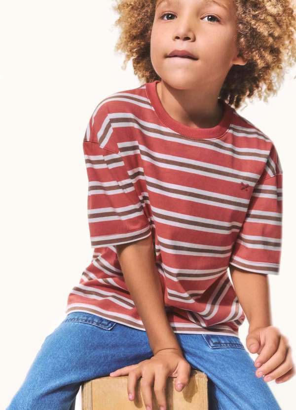 Hering - Camiseta Infantil Menino Oversized com Patch Vermelho 4