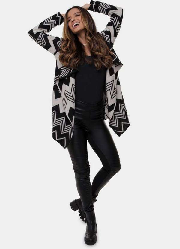 Pink Tricot - Kimono Pink Tricot de Tricô Estampa Zig Zag Chevron Feminino Preto+Bege