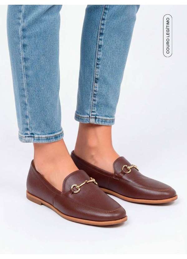 Principessa - Mocassim em Couro Marrom com Fivela de Metal Dourada Carlota 3