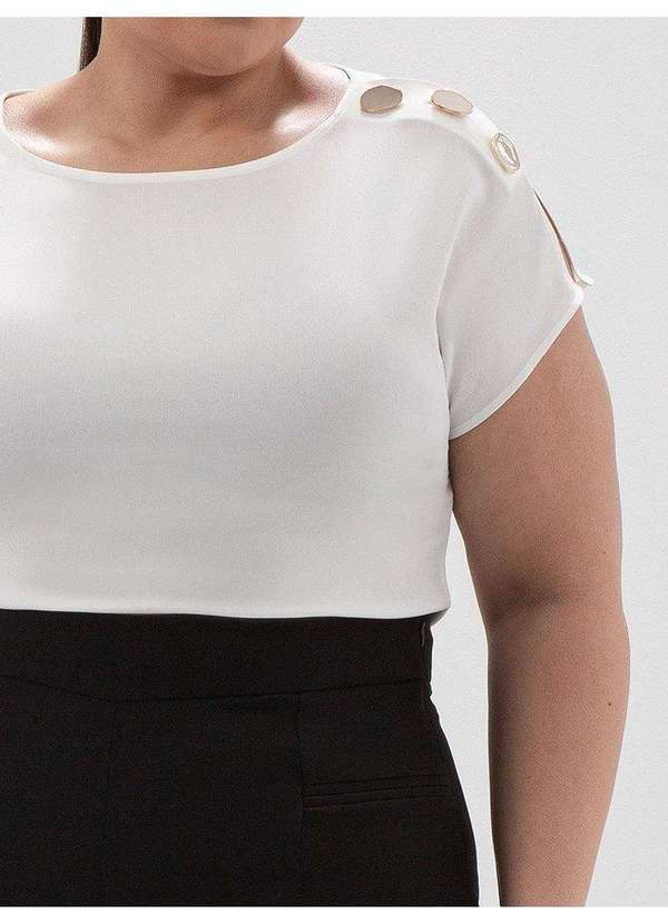 Principessa - Blusa com Decote Canoa Plus Size Off White Alaide 3