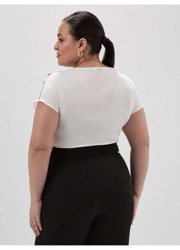 Principessa - Blusa com Decote Canoa Plus Size Off White Alaide 4